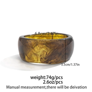 Specifiche dettagliate del bracciale in resina marmorizzata marrone, diametro interno 6,8 cm
