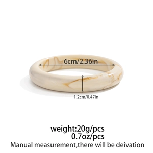 Dettaglio delle dimensioni del bracciale in acrilico marmorizzato da 6 cm