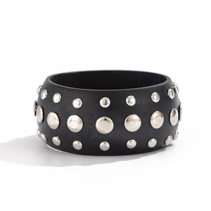 Bracelet manchette large noir de style punk avec triple rangée de clous argentés