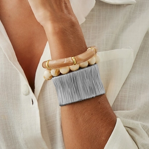 Set di tre bracciali irregolari con resina marmorizzata e filo d'argento intrecciato