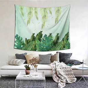 Dettaglio di foglie di palma tropicali e motivo monstera su un arazzo da parete