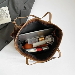 Borsa tote marrone a trama intrecciata capiente per tablet e cosmetici