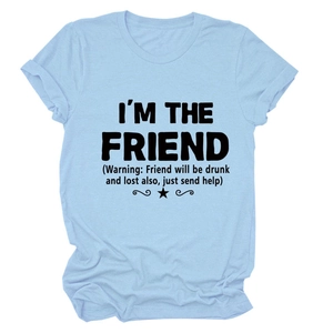 T-shirt girocollo celeste con scritta I'M THE FRIEND e grafiche a stella