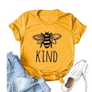 T-shirt in cotone giallo zenzero con stampa ape KIND e dettaglio nodo alla moda