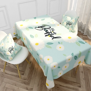 Set tovaglia blu con margherite e cuscini coordinati per decorazioni per la casa