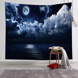 Arazzo da parete con paesaggio marino al chiaro di luna su una parete di mattoni bianchi