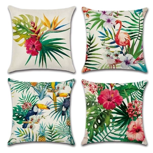 Set di quattro federe per cuscini in lino tropicale con fenicotteri e ibisco