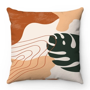 Dettaglio macro del cuscino boho astratto con foglie di monstera e motivi a onde