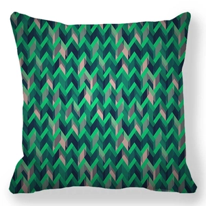 Dettaglio del cuscino con motivo chevron 3D in verde bosco e rosa, effetto pelle di pesca