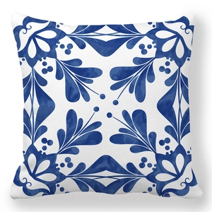 Federa per cuscino bohémien con motivo floreale geometrico blu e bianco in pelle di pesca