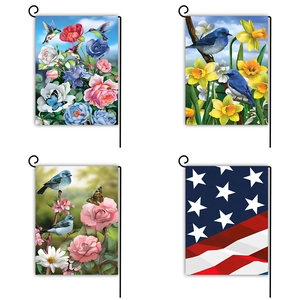 Set mit vier Gartenfahnen, Vogel- und Blumenmotiven sowie USA-Flagge mit Metallständer
