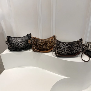 Borsa Sottobraccio Con Stampa Leopardata In Pelle PU Borsa Hobo A Mezzaluna Con Catena E Tracolla Regolabile Design Vintage