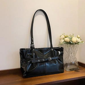 Sac Sous les Aisselles en Cuir PU Brillant pour Femmes Grande Capacité Sac Cabas à Épaule Avec Boucle Métallique Mode