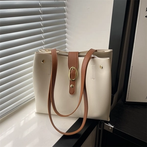 Borsa Tote da Donna in Pelle PU Grande Capacità Stile Urbano Minimalista Borsa a Tracolla Con Fibbia in Metallo Dorato