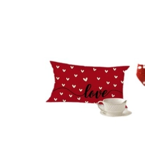 Fodera per cuscino rossa con cuori e scritta love per decorazione divano in soggiorno