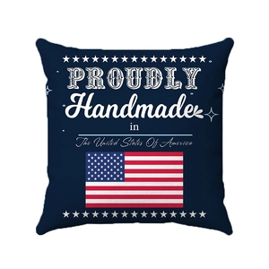 Cuscino blu scuro per il Giorno dell'Indipendenza con bandiera USA e slogan a mano