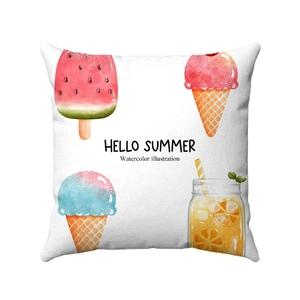 Dettaglio della federa Hello Summer con motivi ad acquerello di gelati e frutta