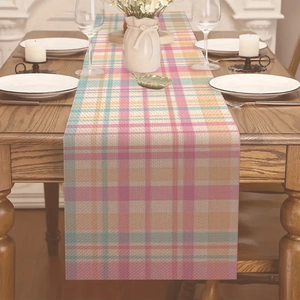 Runner da tavola rustico in lino a quadri rosa e arancioni su tavolo in legno