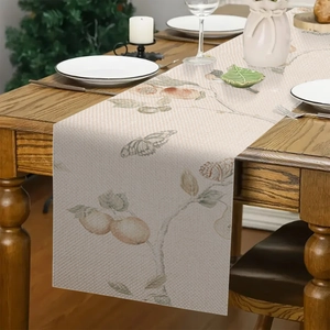 Runner da tavola in lino con motivi botanici vintage e farfalle realistiche stampate