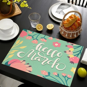 Linnen placemat met bloemenpatronen en 'Hello March' tekst op donker houten tafel