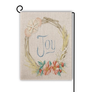Détail du drapeau de jardin de Noël avec couronne de coquillages et texte JOY sur toile de jute