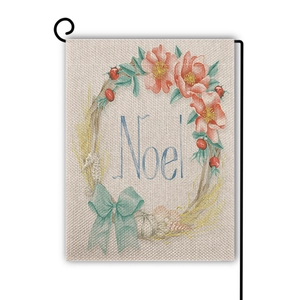 Détail du drapeau de jardin en lin avec couronne de Noël et support en métal noir
