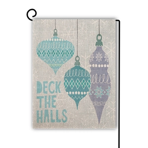 Détail du drapeau de jardin en lin avec texte Deck the Halls et motifs de Noël colorés