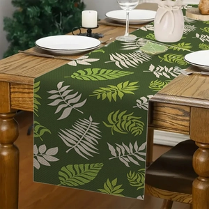 Detail van tropisch bladpatroon op dik linnen tafelrunner voor eetkamer decoratie
