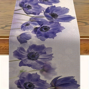 Runner da tavola in lino con anemoni viola su tavolo in legno scuro