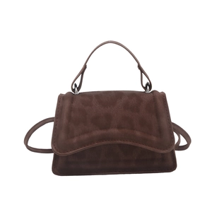 Mini borsa a tracolla marrone scuro con stampa animale goffrata e dettagli in argento