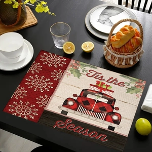 Dettaglio della tovaglietta natalizia in lino con camion vintage e scritta Tis the Season