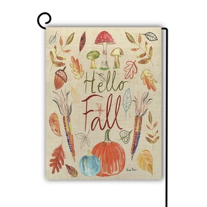 Detail der Leinen-Gartenfahne mit Hello Fall Pilz- und Kürbis-Design im Freien