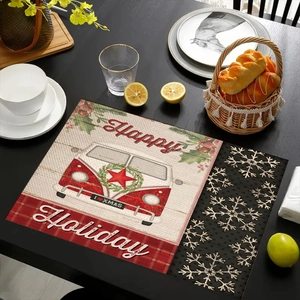 Tovaglietta natalizia in lino con camion rosso vintage su tavola in legno scuro