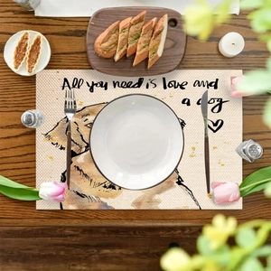 Sottopiatto in lino con stampa di cane e scritta All you need is love and a dog su legno