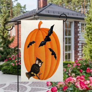 Bandiera da giardino di Halloween con zucca e gufo su lino rustico con supporto in metallo