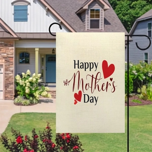 Dettaglio della bandiera da giardino in lino Happy Mother's Day con cuore e asta