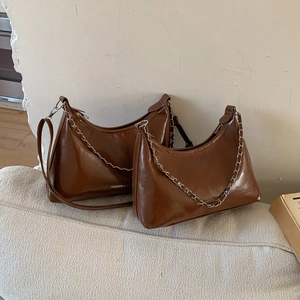Borsa Da Sottobraccio In Pelle PU Lucida Da Donna Borsa A Tracolla Retro Mezzaluna Con Decorazione A Catena