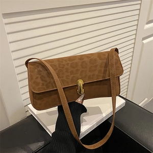 Borsa baguette leopardata retrò con fibbia dorata e texture scamosciata