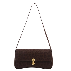 Borsa a tracolla leopardata con fibbia dorata e texture marrone di tendenza