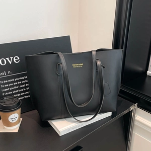Large Capacity PU Leather Tote Bag Retro Minimalist Zipper Shoulder Handbag For Women Daily Commute Fashion With Charm