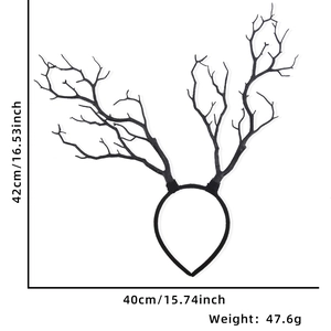 Dettaglio del cerchietto con rami neri con dimensioni 42cm di altezza e 40cm di larghezza