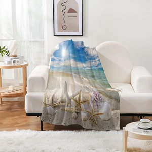 Couverture en flanelle thème plage avec imprimé étoile de mer sur canapé blanc