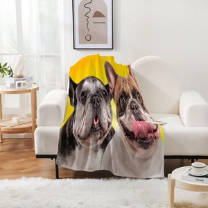 Détail de couverture en flanelle épaisse avec impression réaliste de bouledogue français