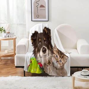 Texture détaillée de la couverture épaisse en flanelle avec imprimés d'animaux