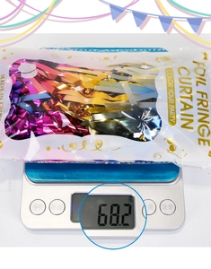 Mesure du poids de 68,2g pour un rideau à franges coloré pour décoration de fête