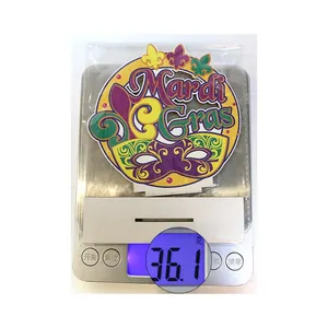 Dettaglio peso del decoro da tavolo in acrilico Mardi Gras con maschera viola oro e verde