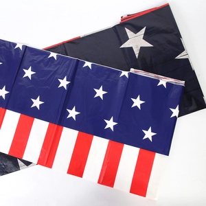 Tovaglia usa e getta per il Giorno dell'Indipendenza con stelle e strisce della bandiera USA