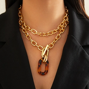 Collier Superposé Chaîne En Aluminium Doré Pendentif Ovale En Acrylique Écaille De Tortue Fermoir À Bascule Rétro Femme