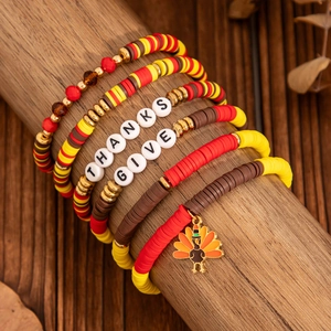 Detail von Erntedankfest-Armbändern mit Truthahn-Anhänger und HEISHI-Perlen-Set