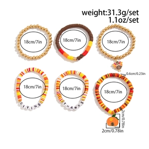 Detail von Thanksgiving-Armbandset mit Truthahn- und Kürbisanhängern in 6er-Pack